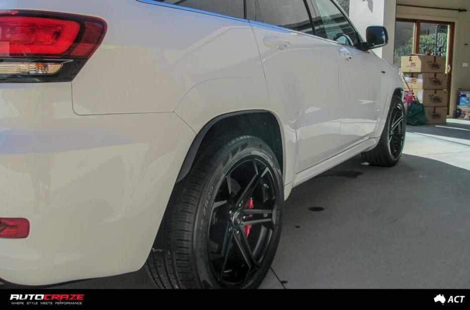 JEEP-GRAND-CHEROKEE-REVENGE-MATTE-BLACK